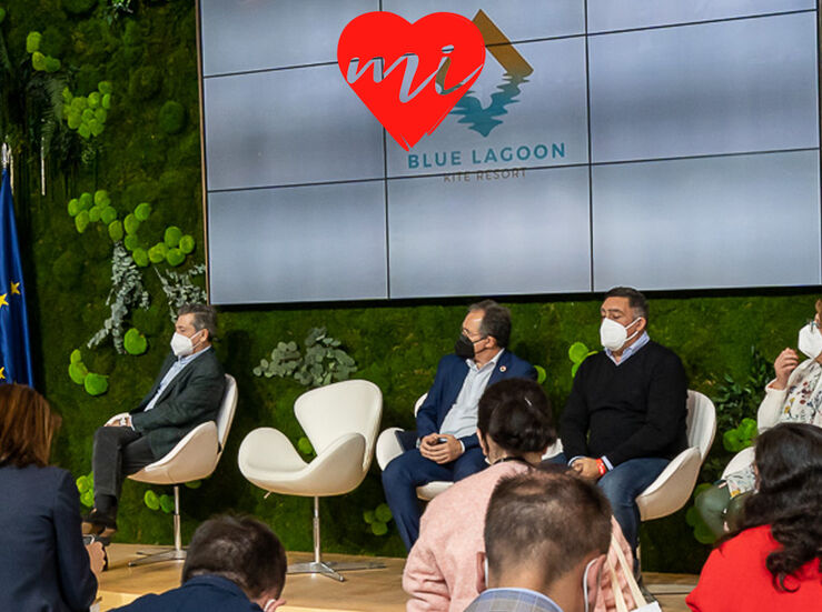 Casar de Cceres presenta su proyecto de parque acutico Aquamondo AQUAMUNDO en FITUR