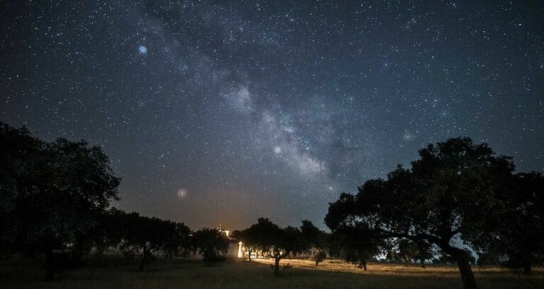 Dnde y cmo ver las estrellas en Extremadura Senderos Nocturnos y Miradores Celestes