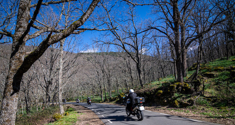 De ruta por Extremadura en coche o moto descubre sus carreteras paisajsticas