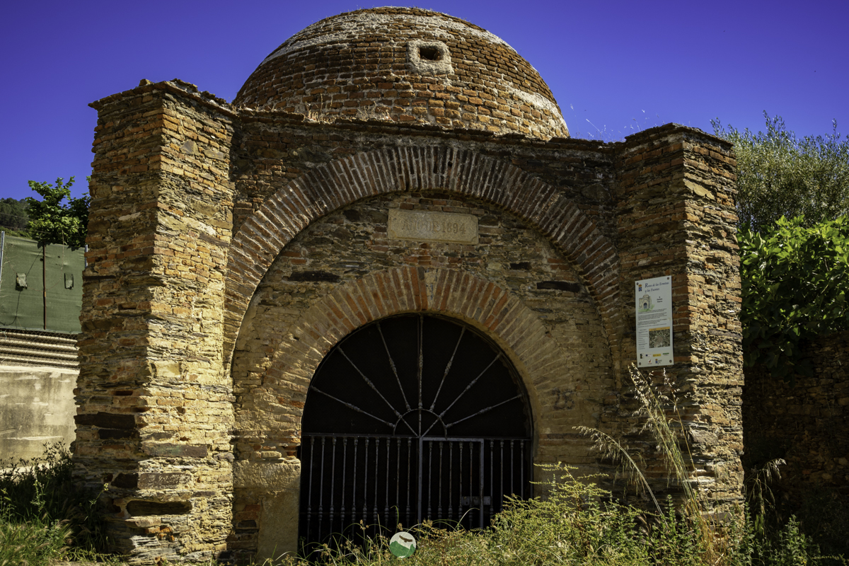 cuatro fuentes y una cascada